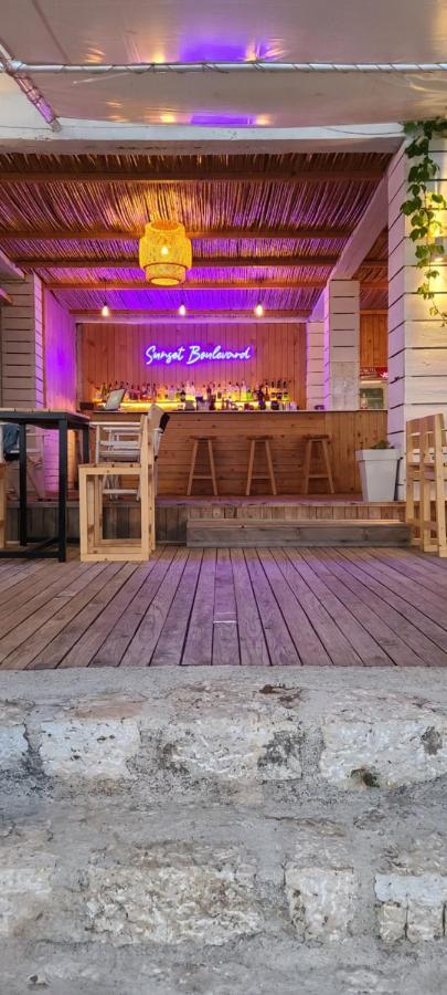 Sunset Boulevard Hotel Qeparo Ngoại thất bức ảnh