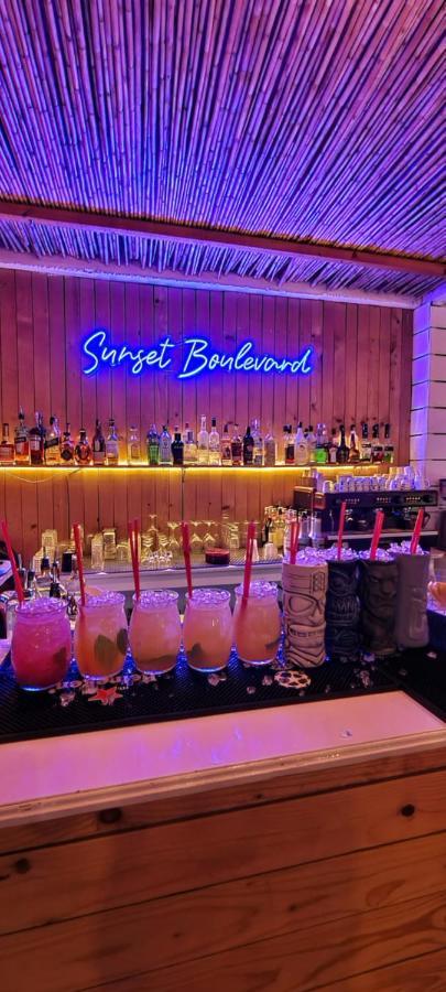 Sunset Boulevard Hotel Qeparo Ngoại thất bức ảnh